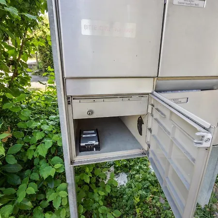 Apartment Urban Charm: Your Comfy Close To The *