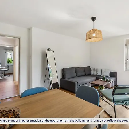 Urban Charm: Your Comfy Close To The *