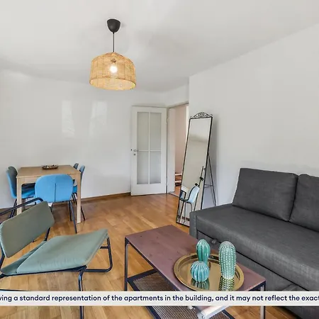 Apartment Urban Charm: Your Comfy Close To The *