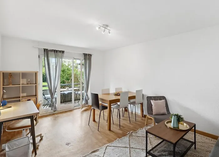 Urban Charm: Your Comfy Close To The Apartment