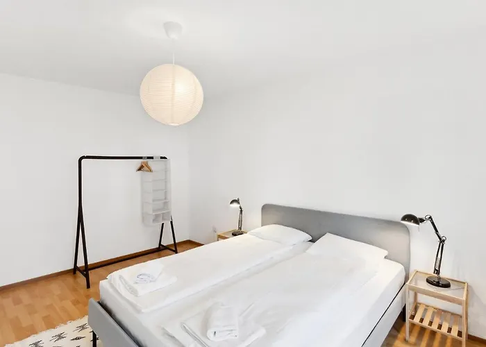 Urban Charm: Your Comfy Close To The Apartment *