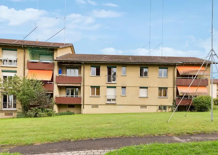 Urban Charm: Your Comfy Close To The