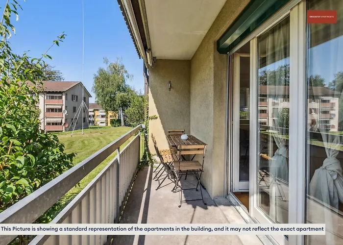 Apartment Urban Charm: Your Comfy Close To The