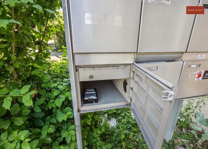 Apartment Urban Charm: Your Comfy Close To The *